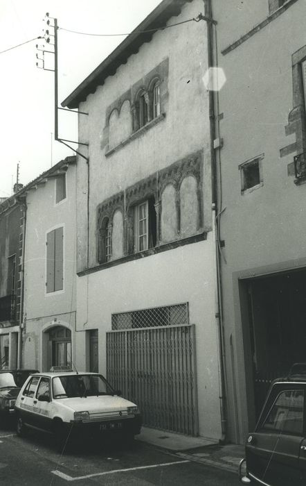 Maison : Façade sur rue, vue générale