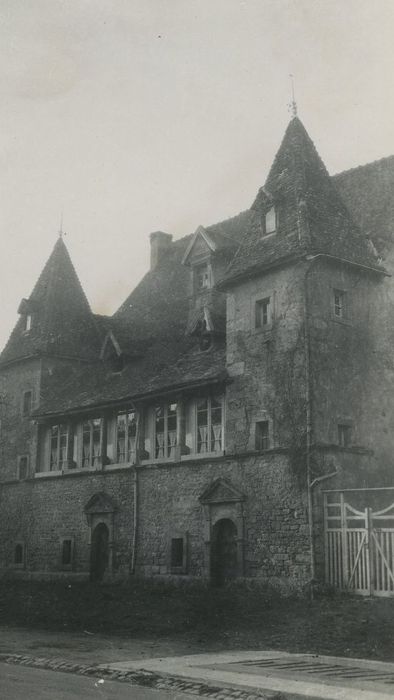 Maison dite des Templiers : Façade nord-est sur rue, vue générale