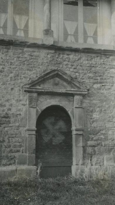 Maison dite des Templiers : Façade nord-est, pavillon sud, détail de la porte d’accès