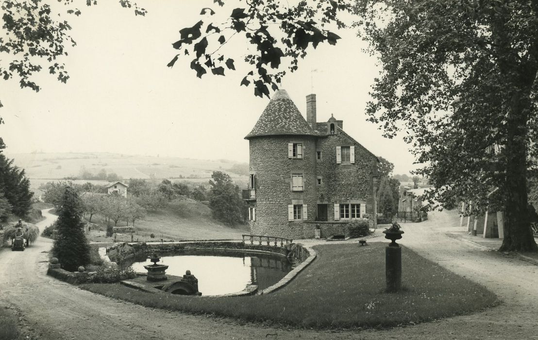 Château de Marguerite de Bourgogne : Pavillon sud, façade sud, vue générale