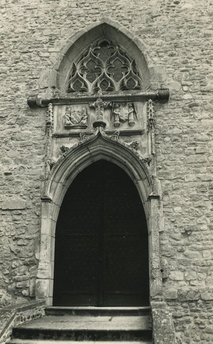 Château de Marguerite de Bourgogne : Chapelle, portail occidentale