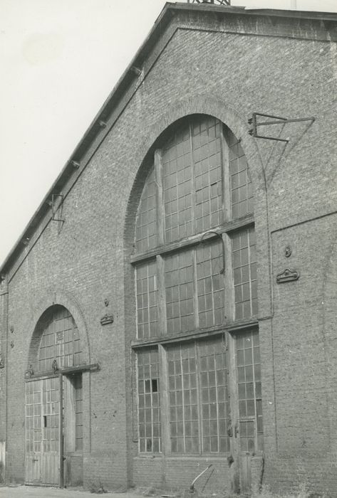 Usines Schneider (anciennes), ou ancienne halle aux grues et aux machines : Pignon sud, vue partielle