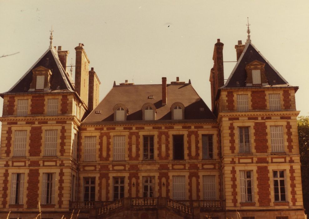 Château de la Baulme : Façade ouest, vue générale