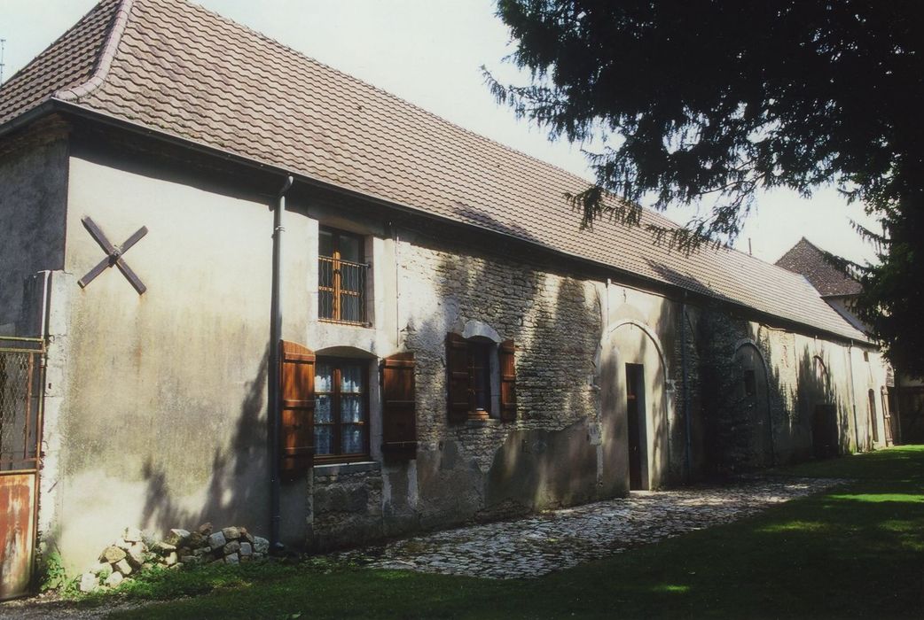 Château : Communs, aile est, façade ouest, vue générale