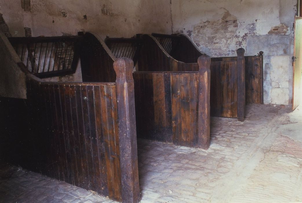 Château : Ecuries, vue partielle