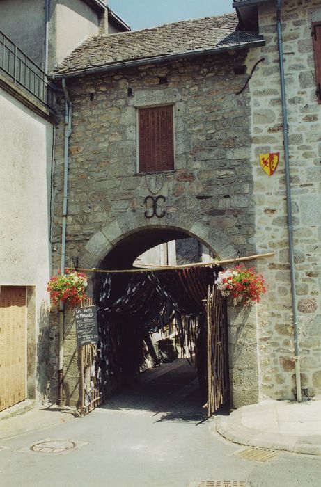 Fortifications d'agglomération : Porte ouest, élévation extérieure, vue générale