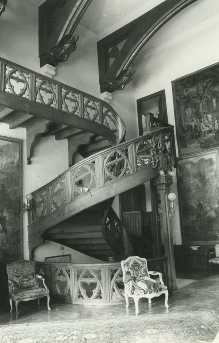 Château de Sedaiges : Escalier du grand hall ; vue générale