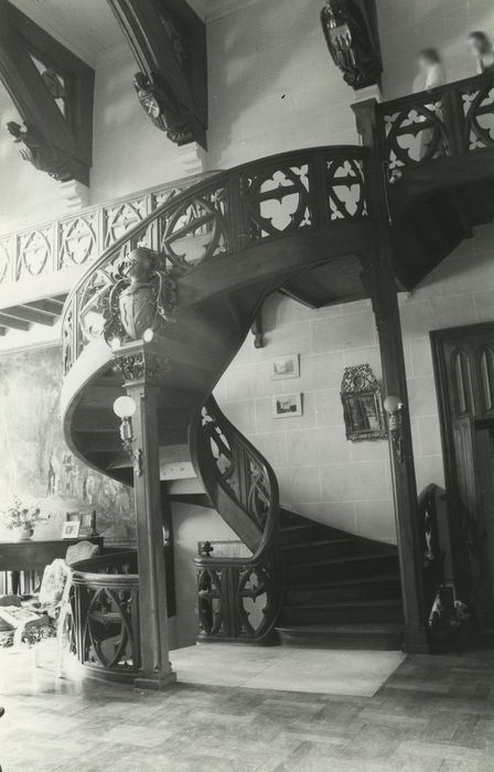 Château de Sedaiges : Escalier du grand hall ; vue générale