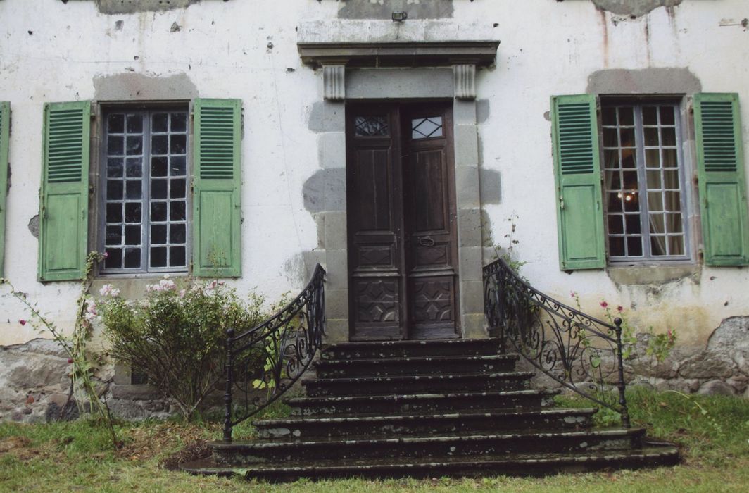 Maison Pradelle : Façade sud, porte d’accès, vue générale