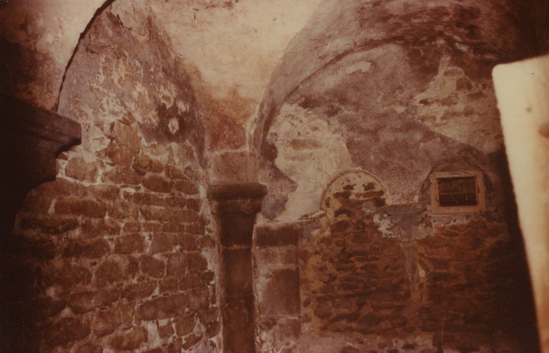 Ancien monastère Saint-Pierre : Salle capitulaire, vue partielle