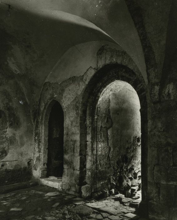 Ancien monastère Saint-Pierre : Salle capitulaire, vue partielle