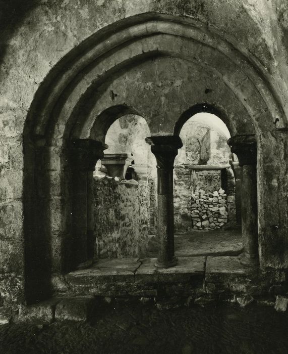 Ancien monastère Saint-Pierre : Salle capitulaire, vue partielle