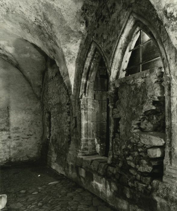 Ancien monastère Saint-Pierre : Salle capitulaire, vue partielle