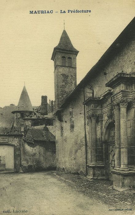 Collège : Porte de la chapelle, vue partielle