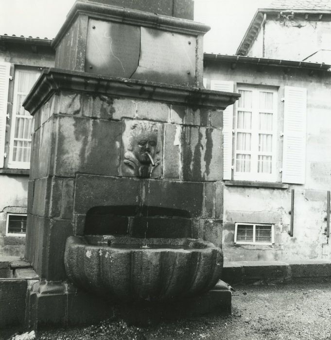 Fontaine de Monthyon, vue partielle