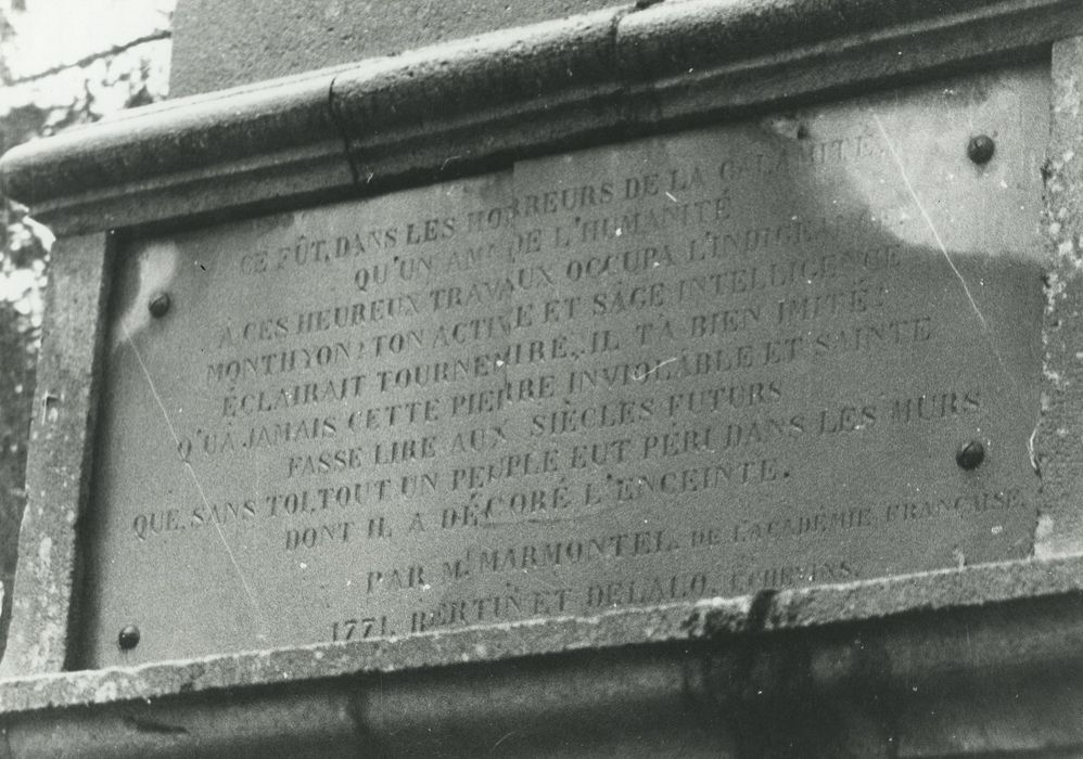 Détail de l’inscription rédigée par Marmontel