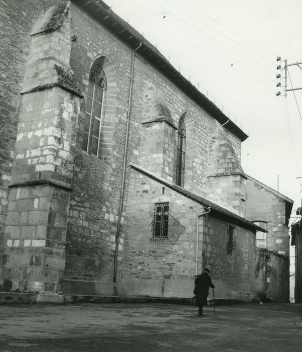 Eglise Saint-Césaire ou Saint-Sulpice : Façade latérale sud, vue partielle