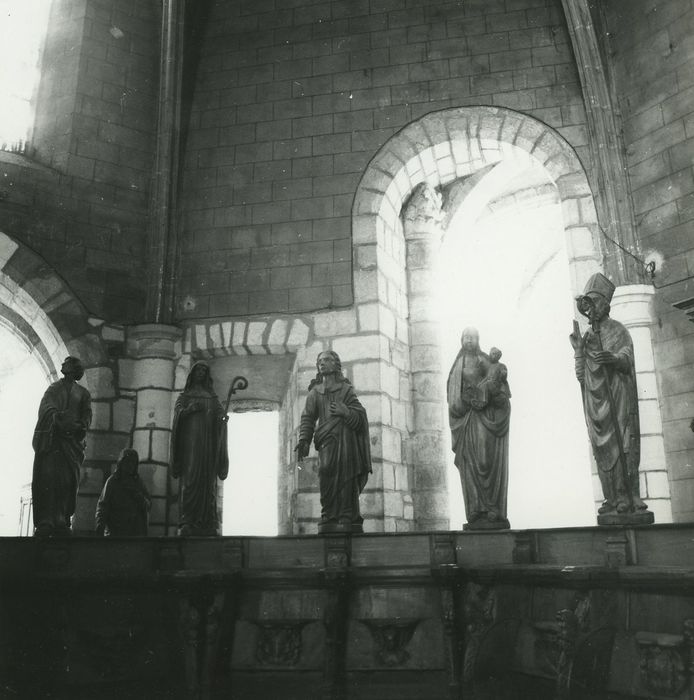 clôture de choeur (table de communion), stalles, statues, vue partielle