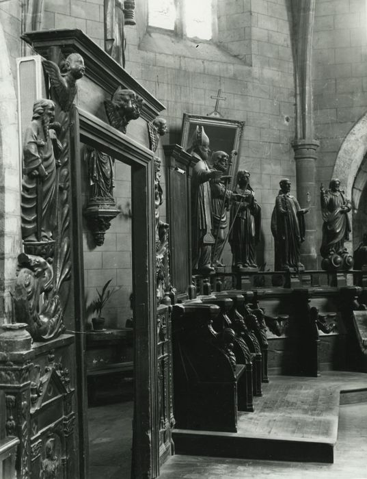 clôture de choeur (table de communion), stalles, statues, vue partielle