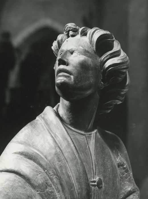 statue : saint Jean, vue partielle