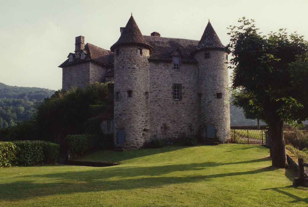 Château fort de Montbrun : Corps de garde, façade nord, vue générale