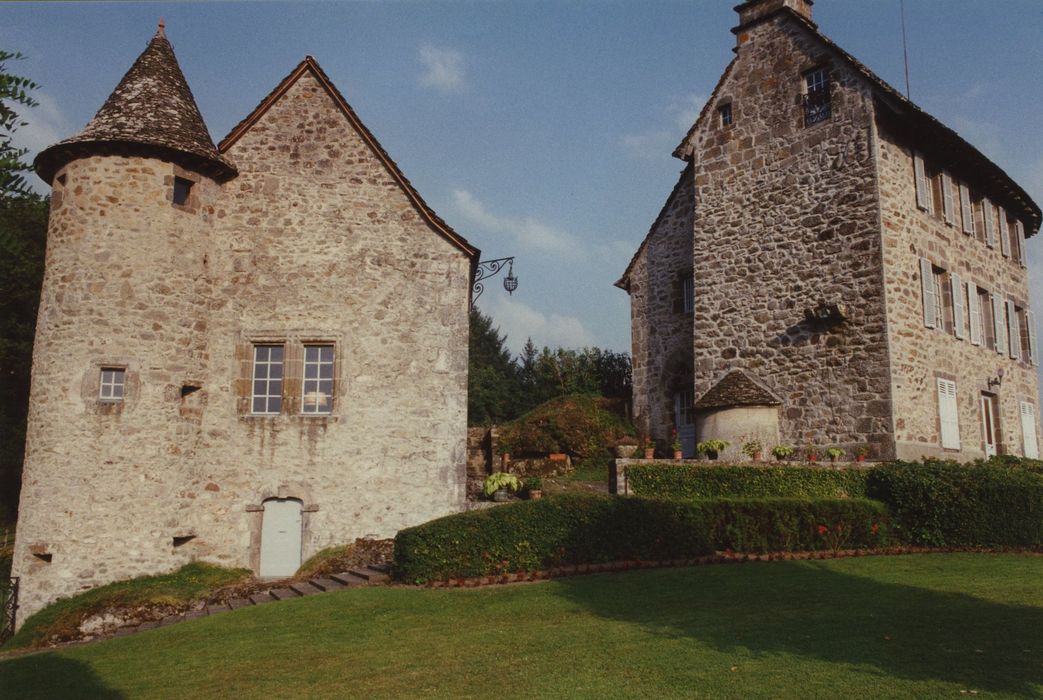 Château fort de Montbrun : Corps de garde, pignon est, vue générale