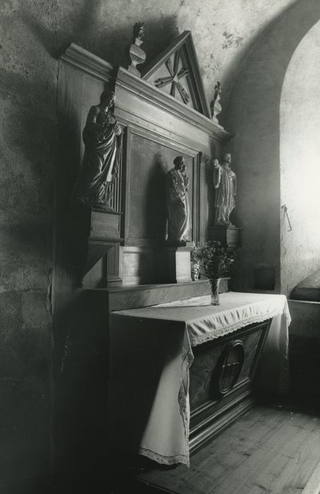 retable latéral, statues : Pasteur jésuite, sainte Agnès, Vierge à l’Enfant