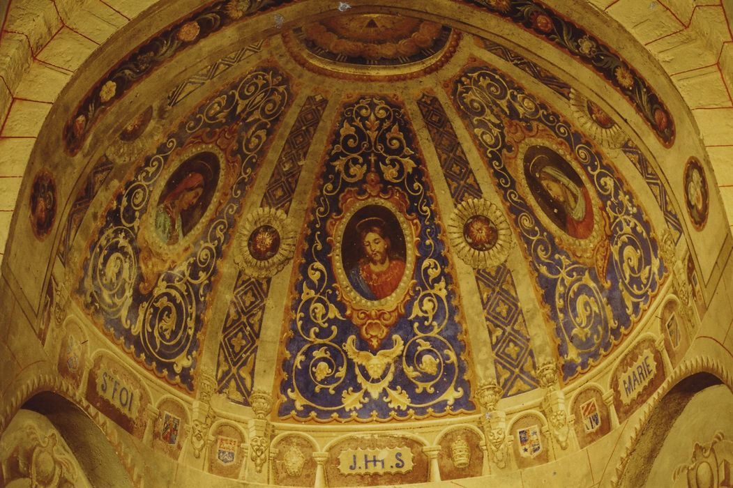 Eglise Sainte-Foix ou Sainte-Foy : Cul de four du choeur, peintures monumentales, vue partielle