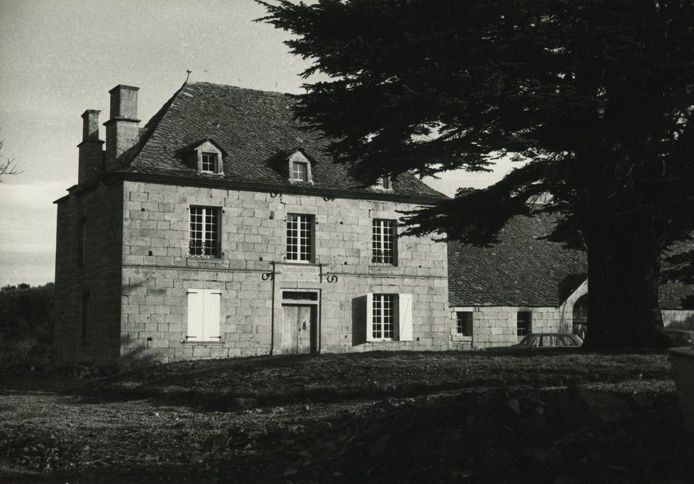 Château de Murat-la-Rabbe : Façade sud, vue générale