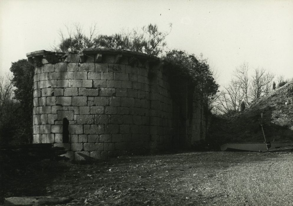 Château de Murat-la-Rabbe : Chapelle, chevet, vue générale