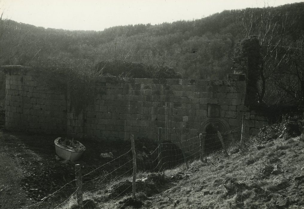 Château de Murat-la-Rabbe : Chapelle, façade latérale nord, vue générale