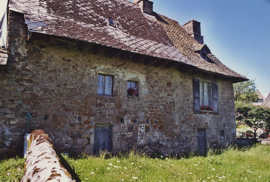 Domaine de Dilhac : Maison du fermier, façade sud, vue partielle