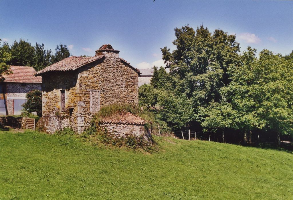 Domaine de Dilhac : Four à pain et ancien moulin, vue générale