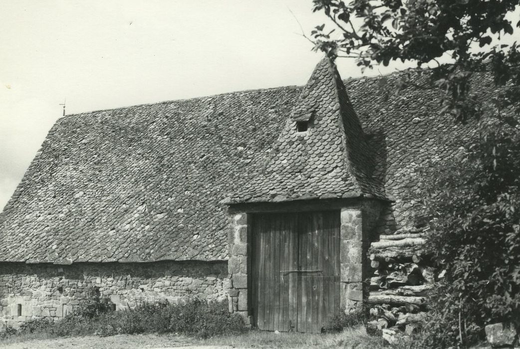 Domaine de Dilhac : Grange, façade est, vue partielle