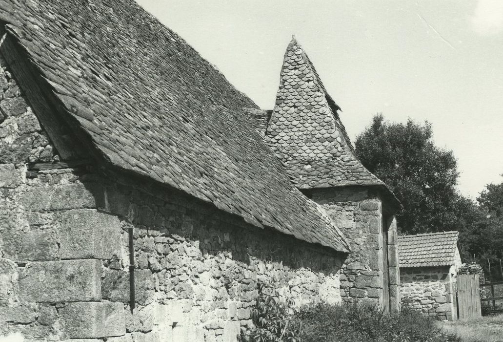 Domaine de Dilhac : Grange, façade est, vue partielle