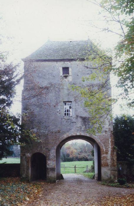 Château de Meix-Berthaud : Porterie, élévation sud, vue générale