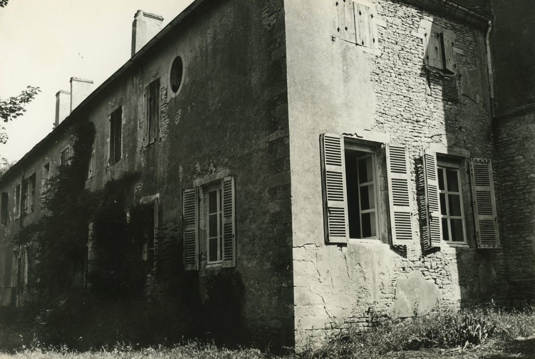 Château de l'Epervière : Aile ouest, façades sud et ouest, vue partielle