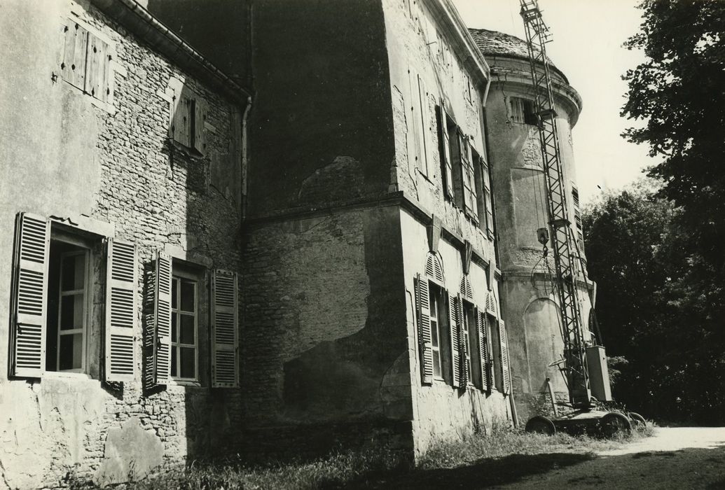 Château de l'Epervière : Façade sud-est, vue partielle