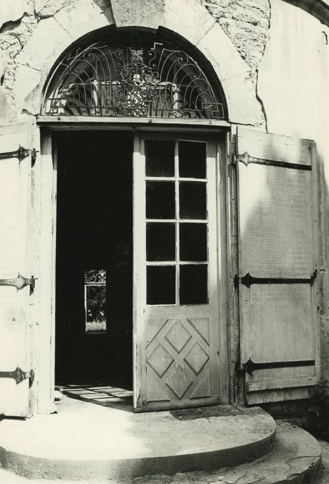 Château de l'Epervière : Façade sud-est, porte d’accès, vue générale