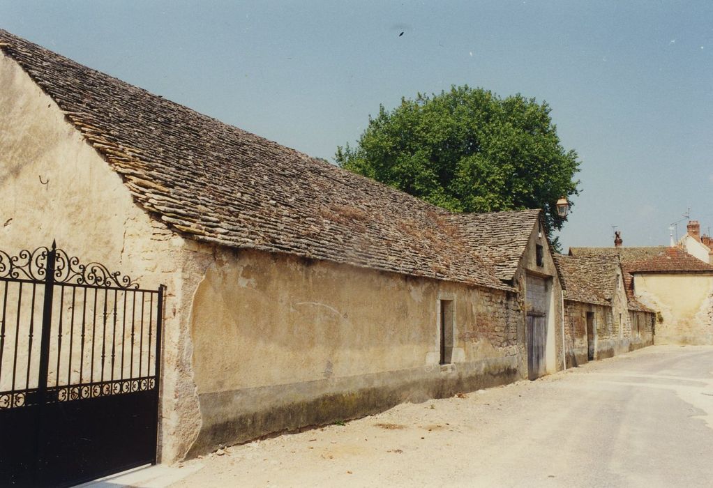 Domaine Besson : Cave, façade nord, vue générale