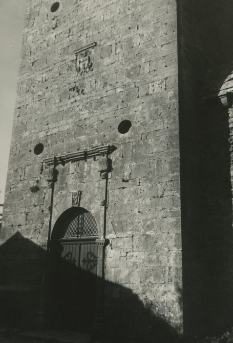 Eglise : Portail d’accès sud, vue générale