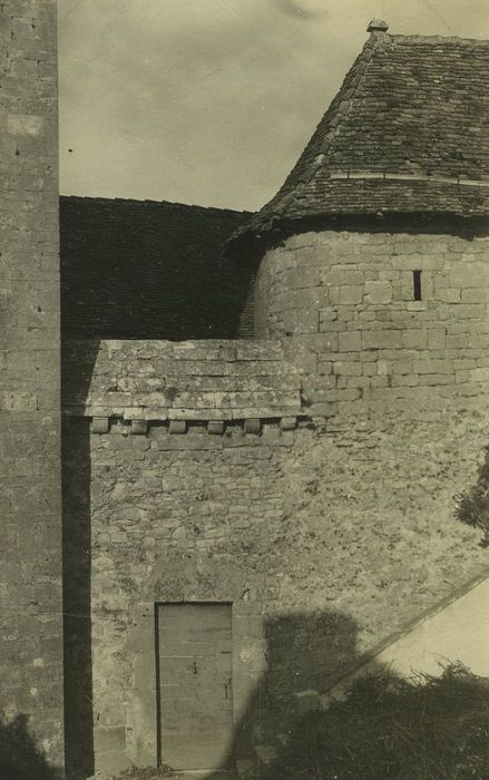 Eglise : Porte d’accès sud, vue générale