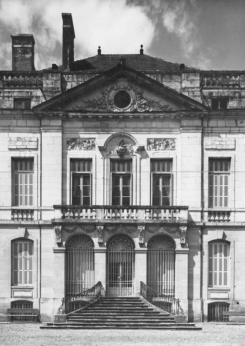 Château : Façade est, vue partielle