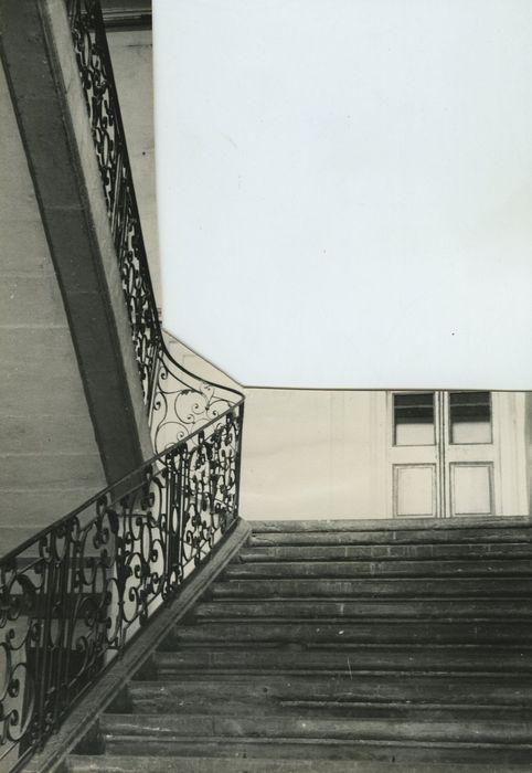 Centre hospitalier : Escalier monumental, vue partielle