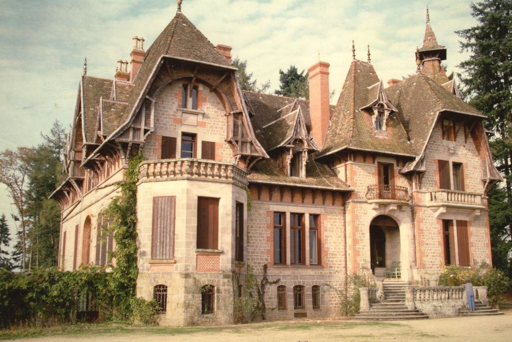 Château de Montrifaud : Façade sud, vue générale