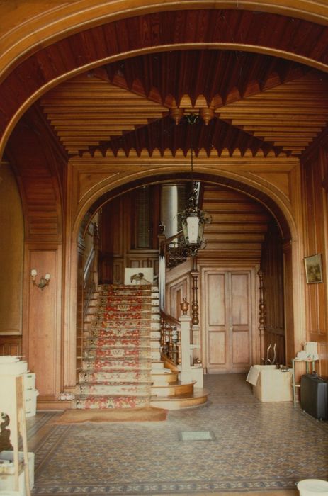 Château de Montrifaud : Hall d’entrée, vue générale