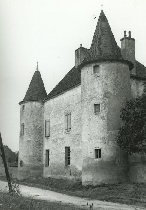 Château de Ponneau : Façade est, vue générale