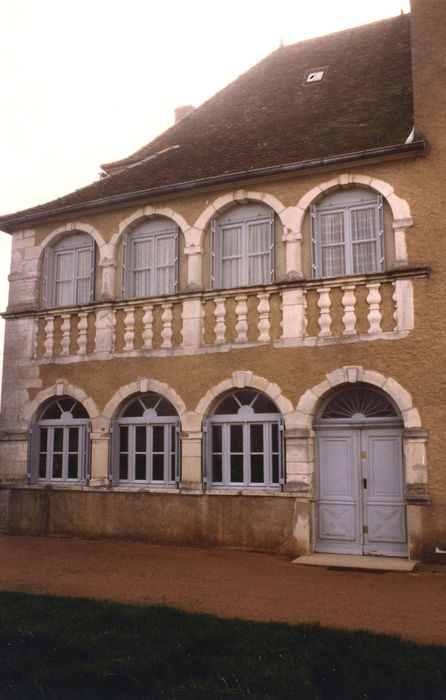 Château de Ponneau : Façade ouest, vue partielle