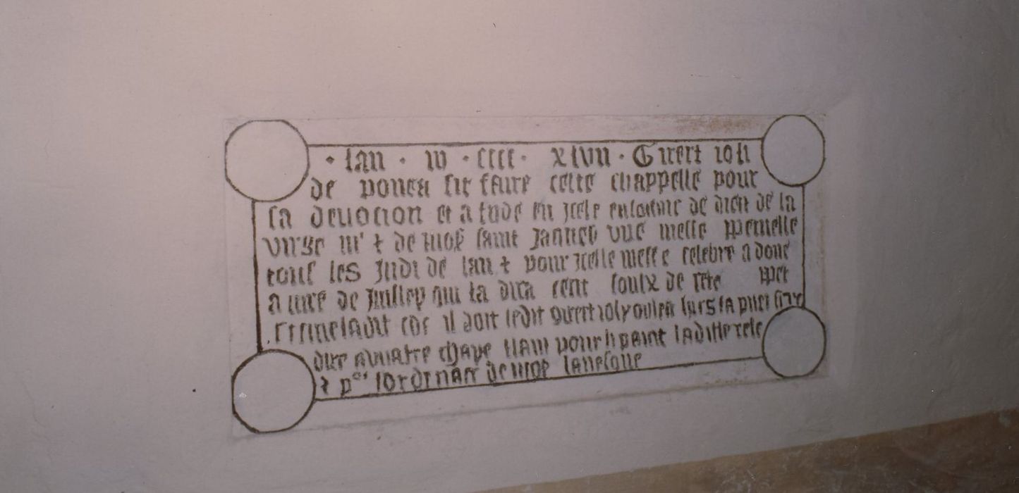 Château de Ponneau : Chapelle, détail de la plaque de fondation