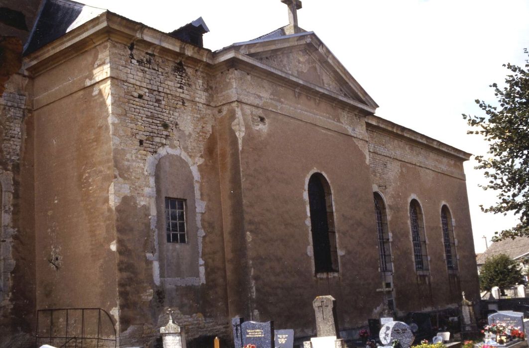 Eglise Saint-Martin : Façade latérale est, vue générale